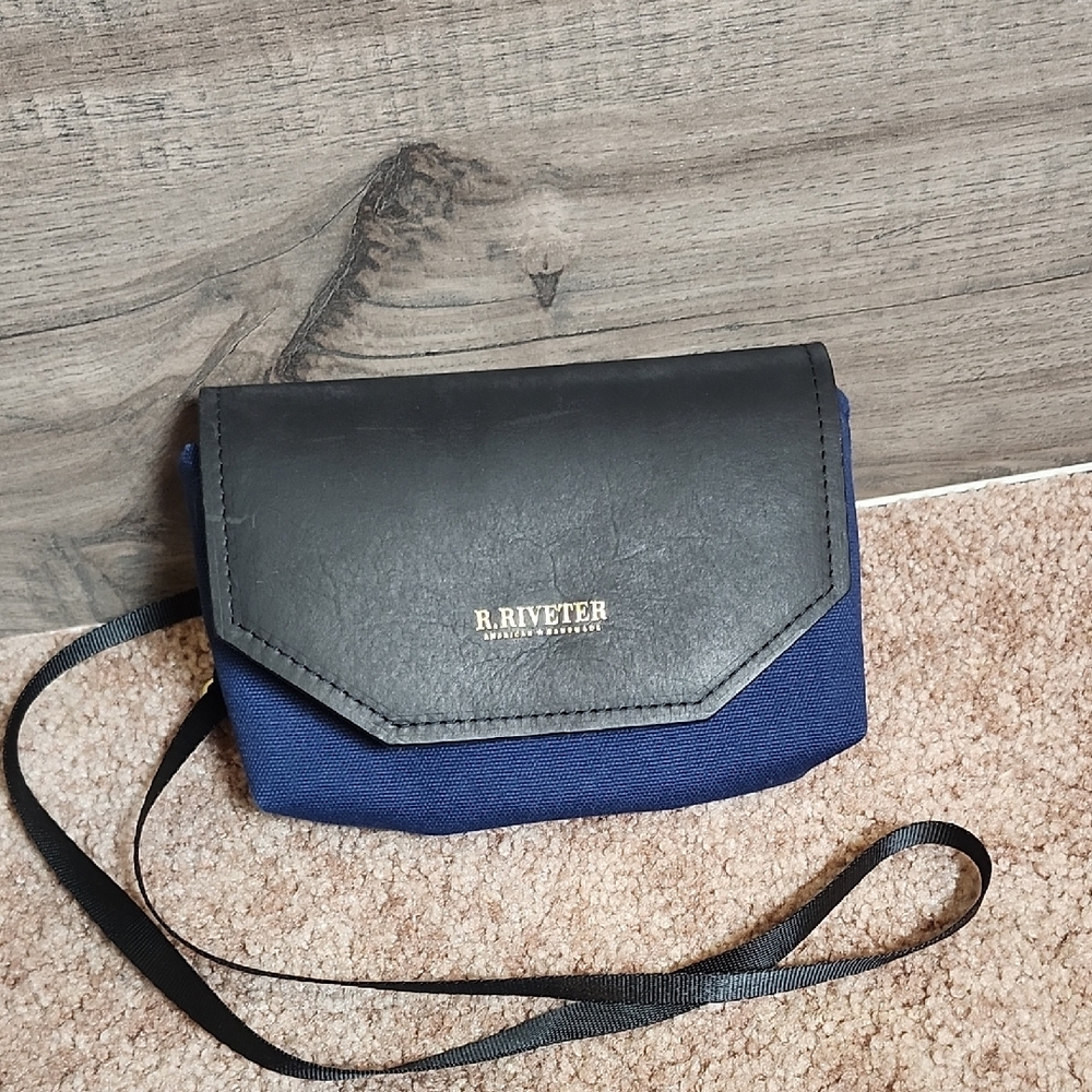 R. Riveter Whittle Crossbody Bag In Navy/Black